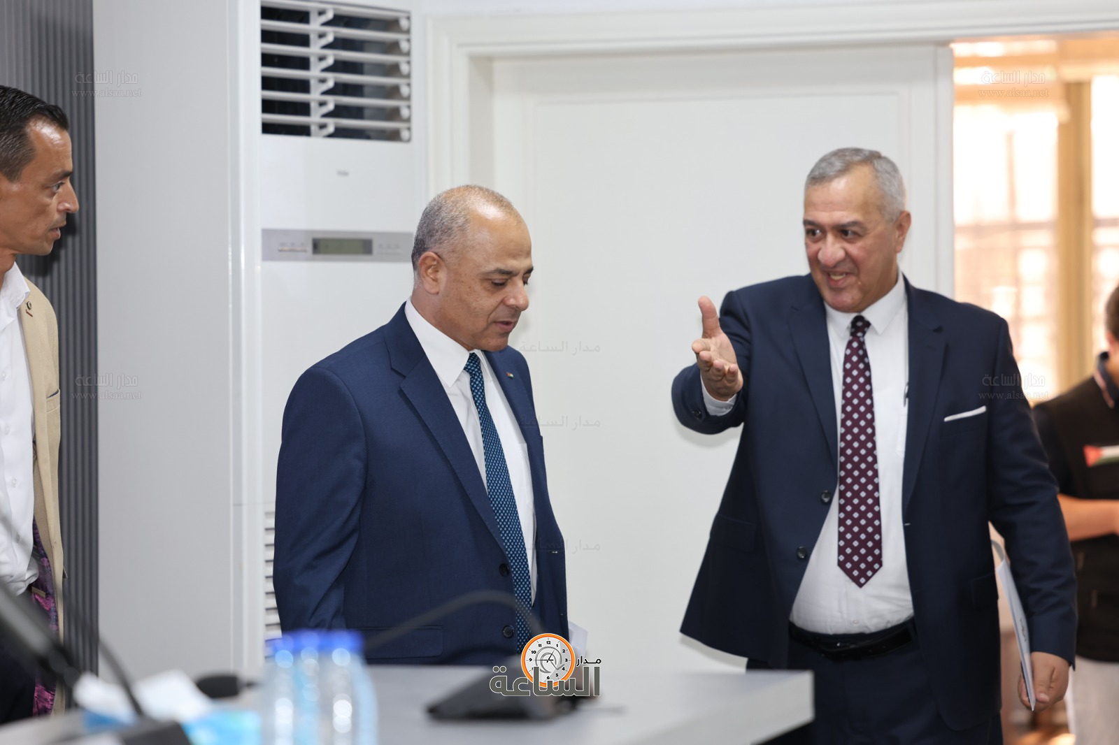 Madar Al-Saa Images 0.8750588424220742