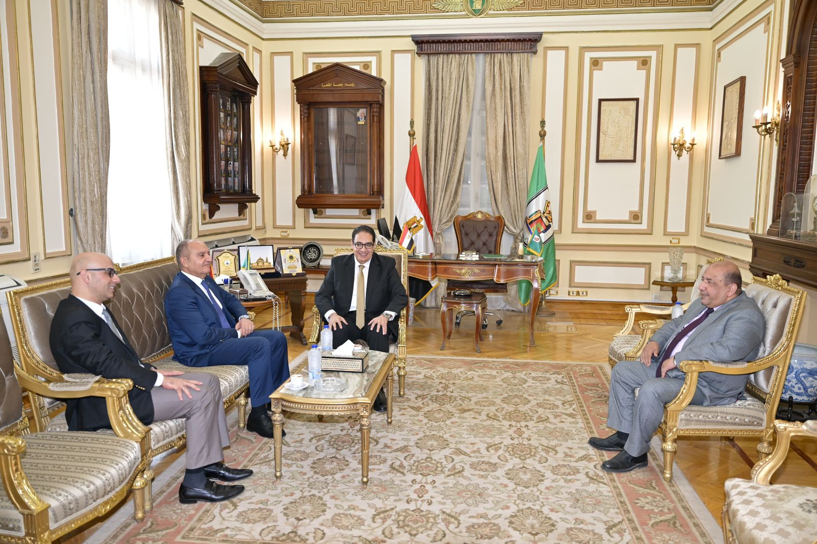 Madar Al-Saa Images 0.7818432911559516