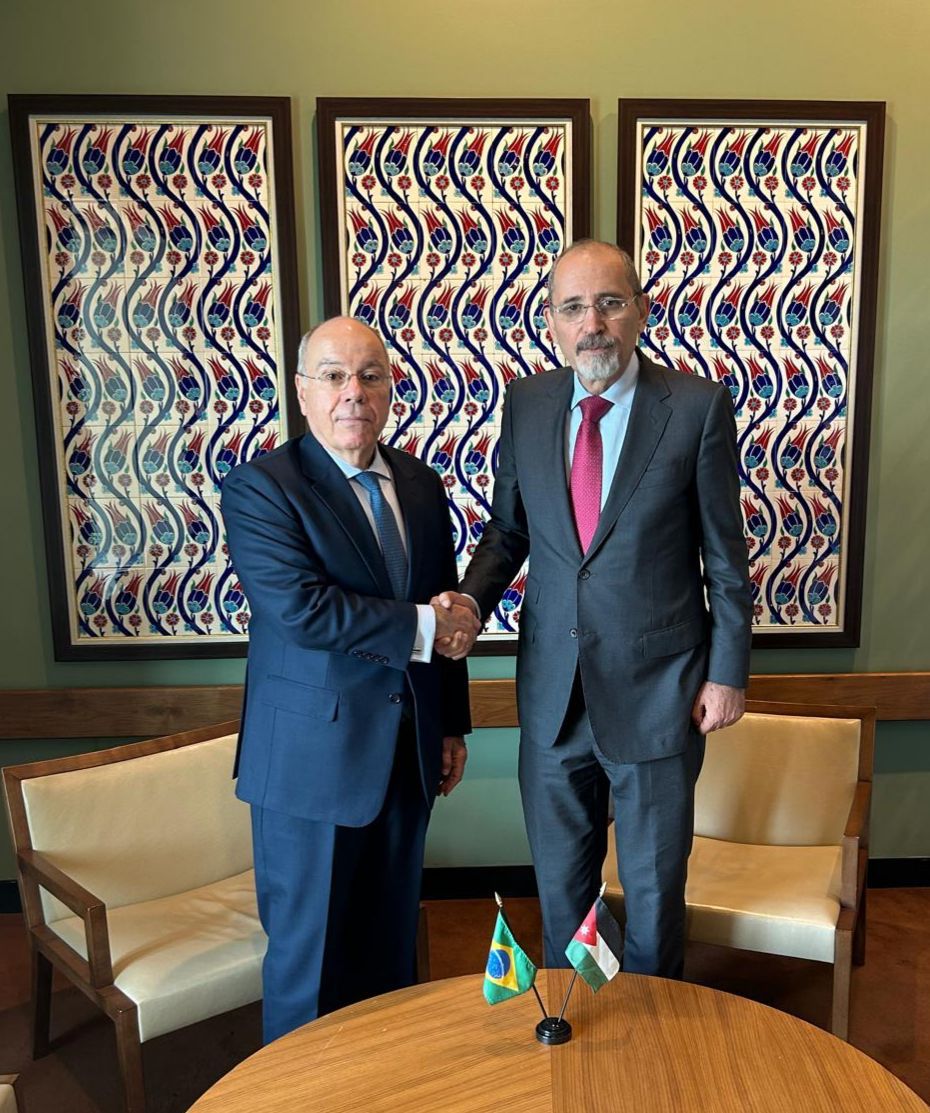 Madar Al-Saa Images 0.9449442309746997