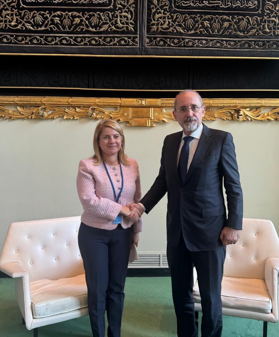 Madar Al-Saa Images 0.5466904705325316