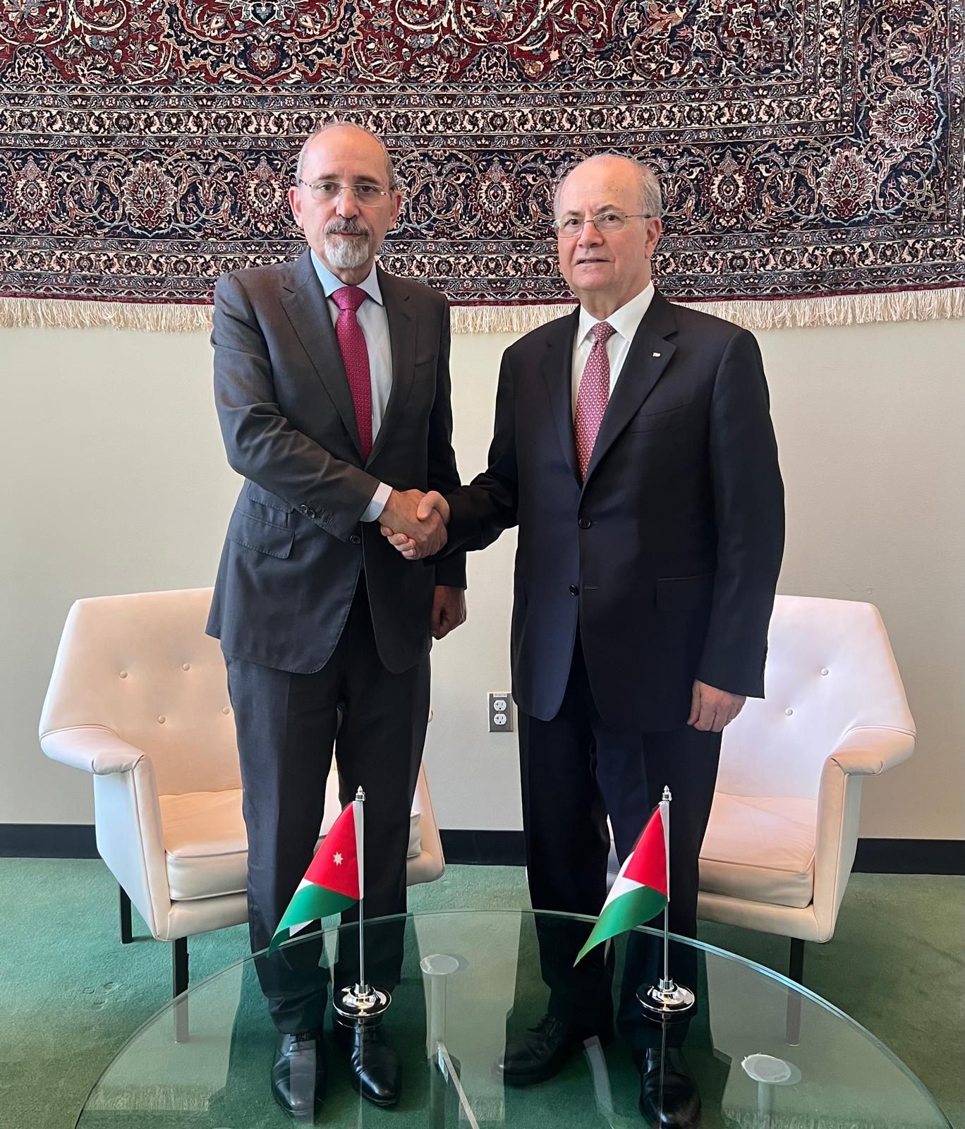 Madar Al-Saa Images 0.4859292929397848