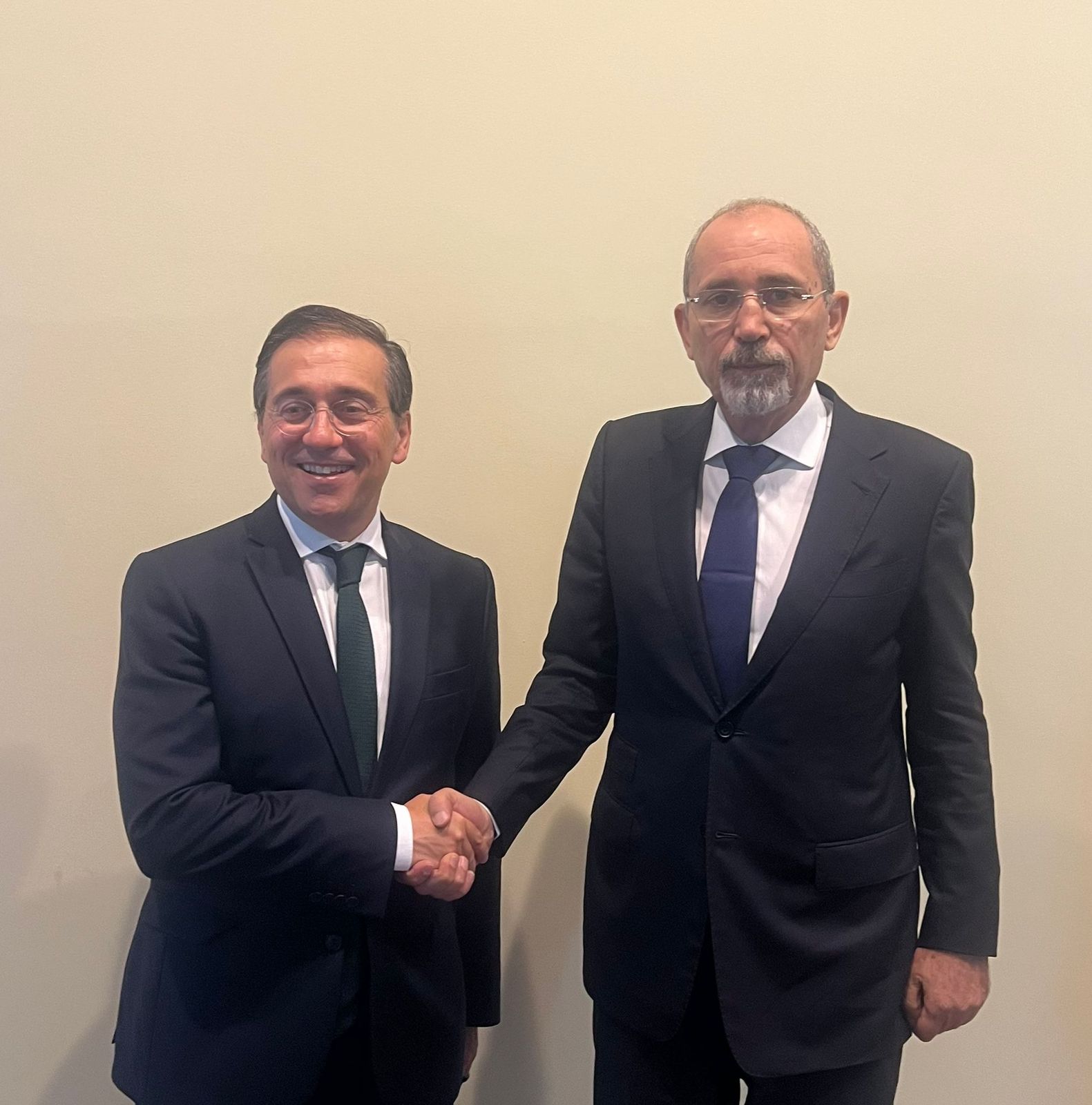 Madar Al-Saa Images 0.9881607375630059