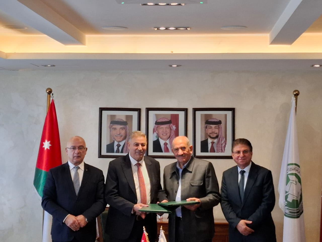 Madar Al-Saa Images 0.4885369021333883