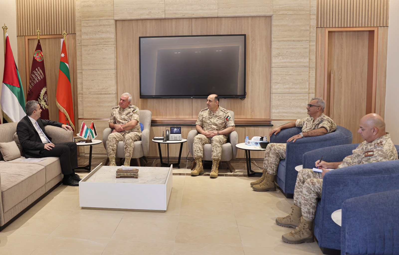 Madar Al-Saa Images 0.10993242001096726