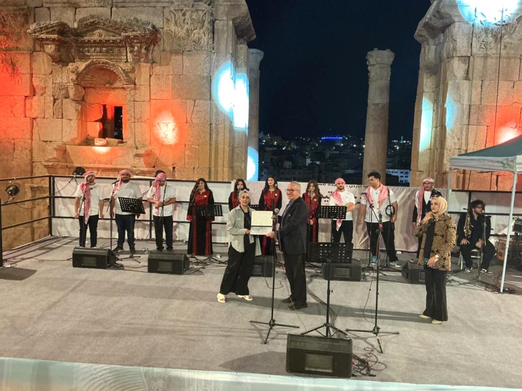 Madar Al-Saa Images 0.6221679574284694