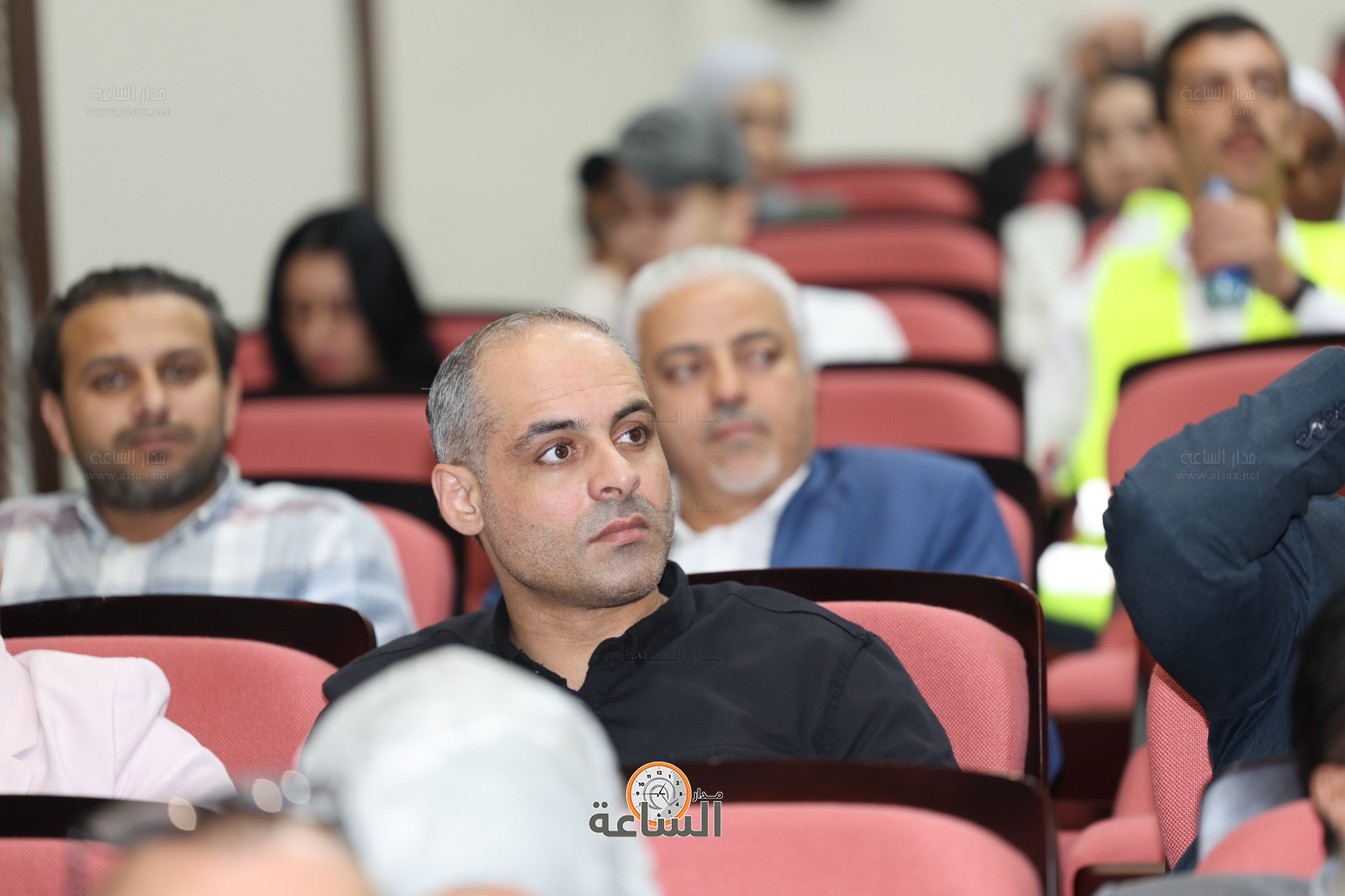 Madar Al-Saa Images 0.43865160377608536