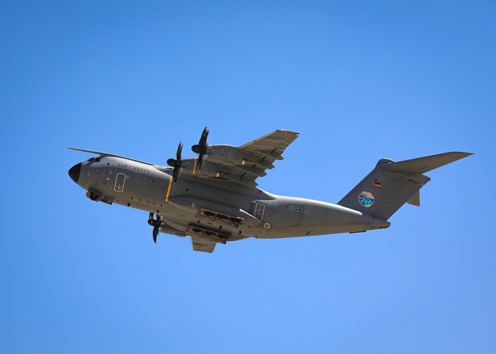 Madar Al-Saa Images 0.3496655022836741