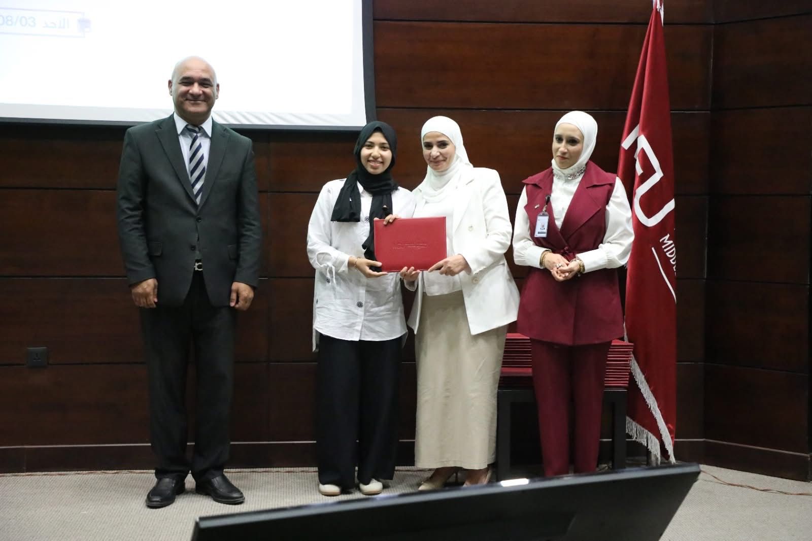 Madar Al-Saa Images 0.8951837571068633