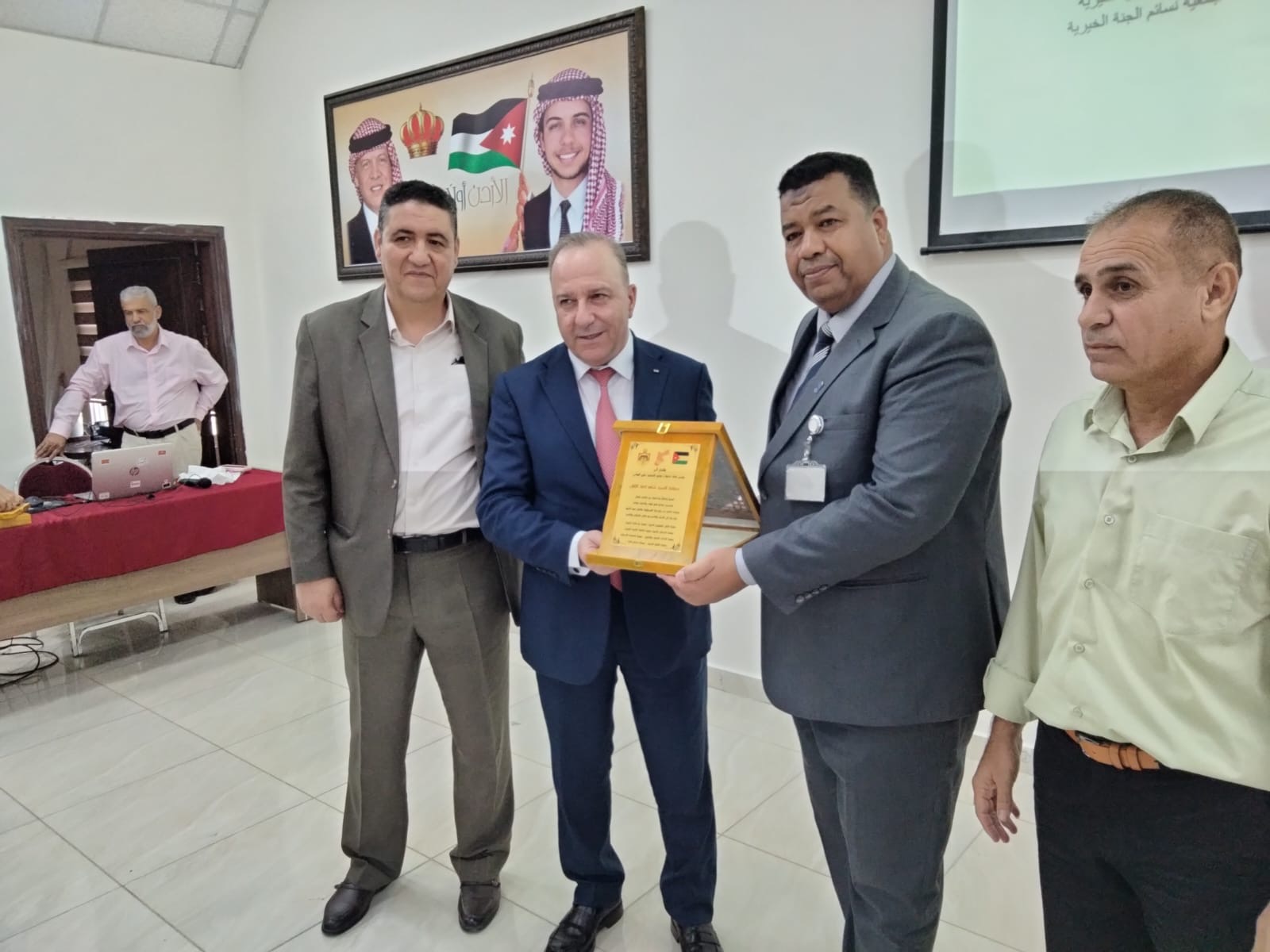 Madar Al-Saa Images 0.05166585623873021