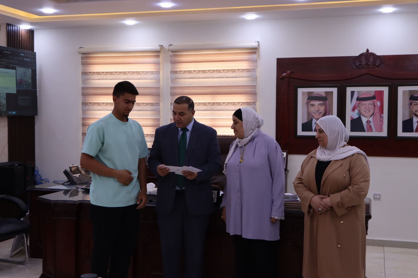 Madar Al-Saa Images 0.547154154145381