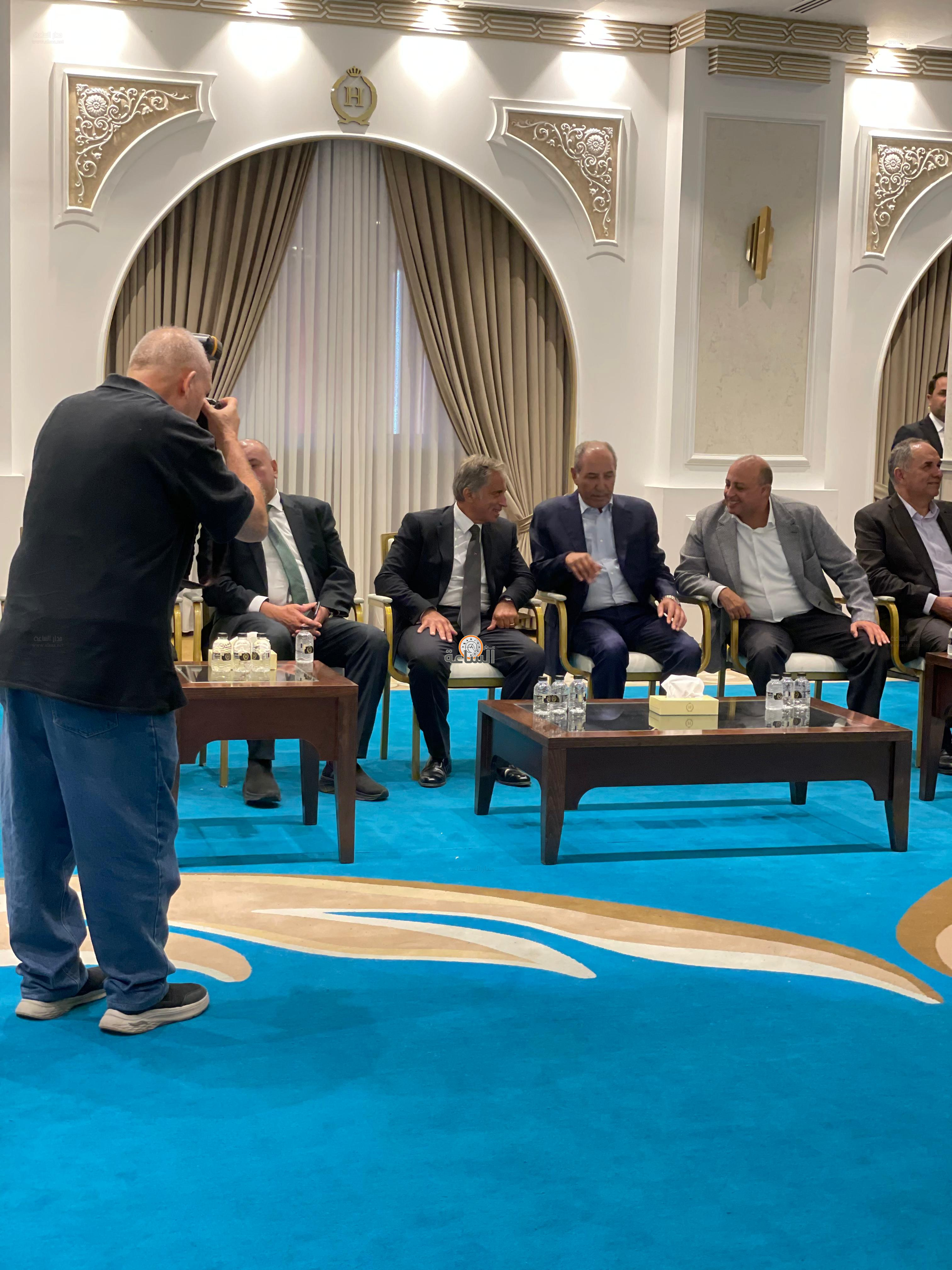 Madar Al-Saa Images 0.3813487664705558