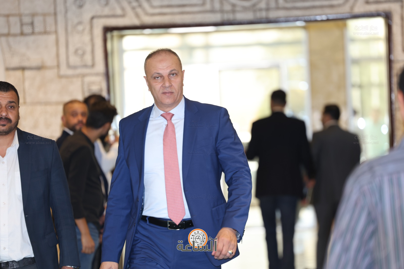 Madar Al-Saa Images 0.9408848292371116