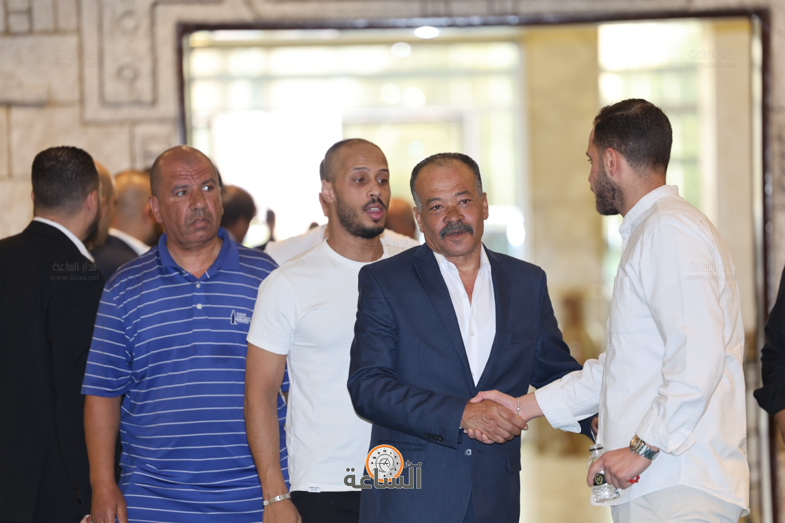 Madar Al-Saa Images 0.4806870189870377