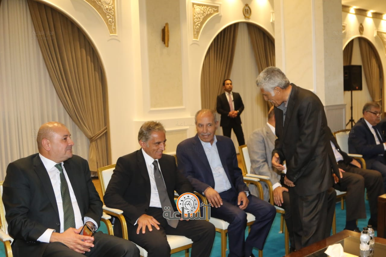 Madar Al-Saa Images 0.6087718637543325