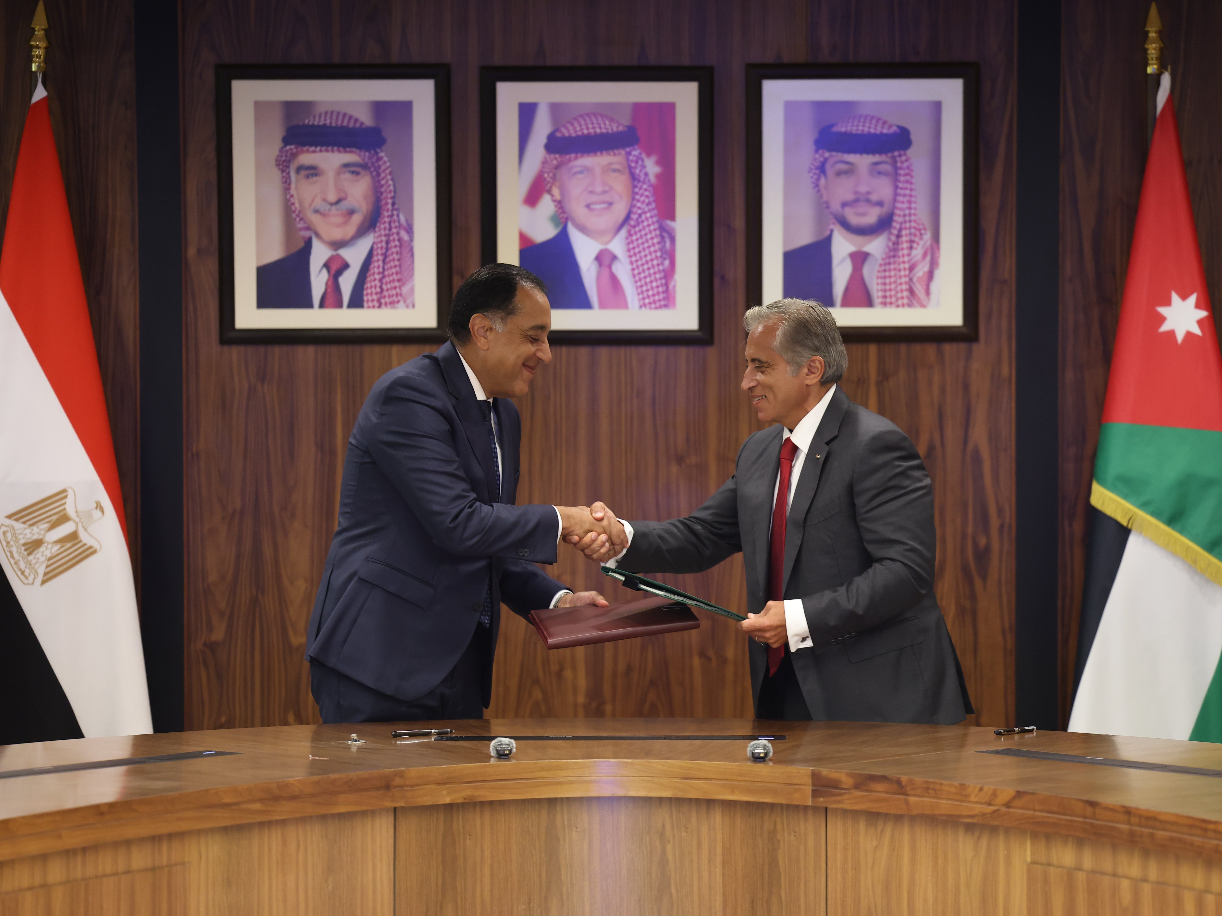 Madar Al-Saa Images 0.19681172785569