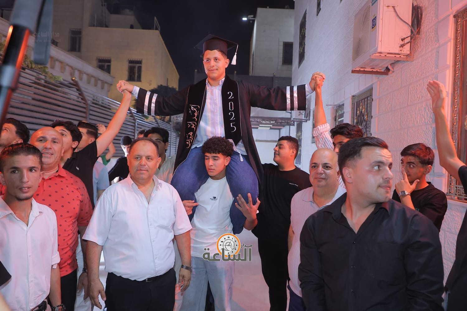 Madar Al-Saa Images 0.4034006552940935