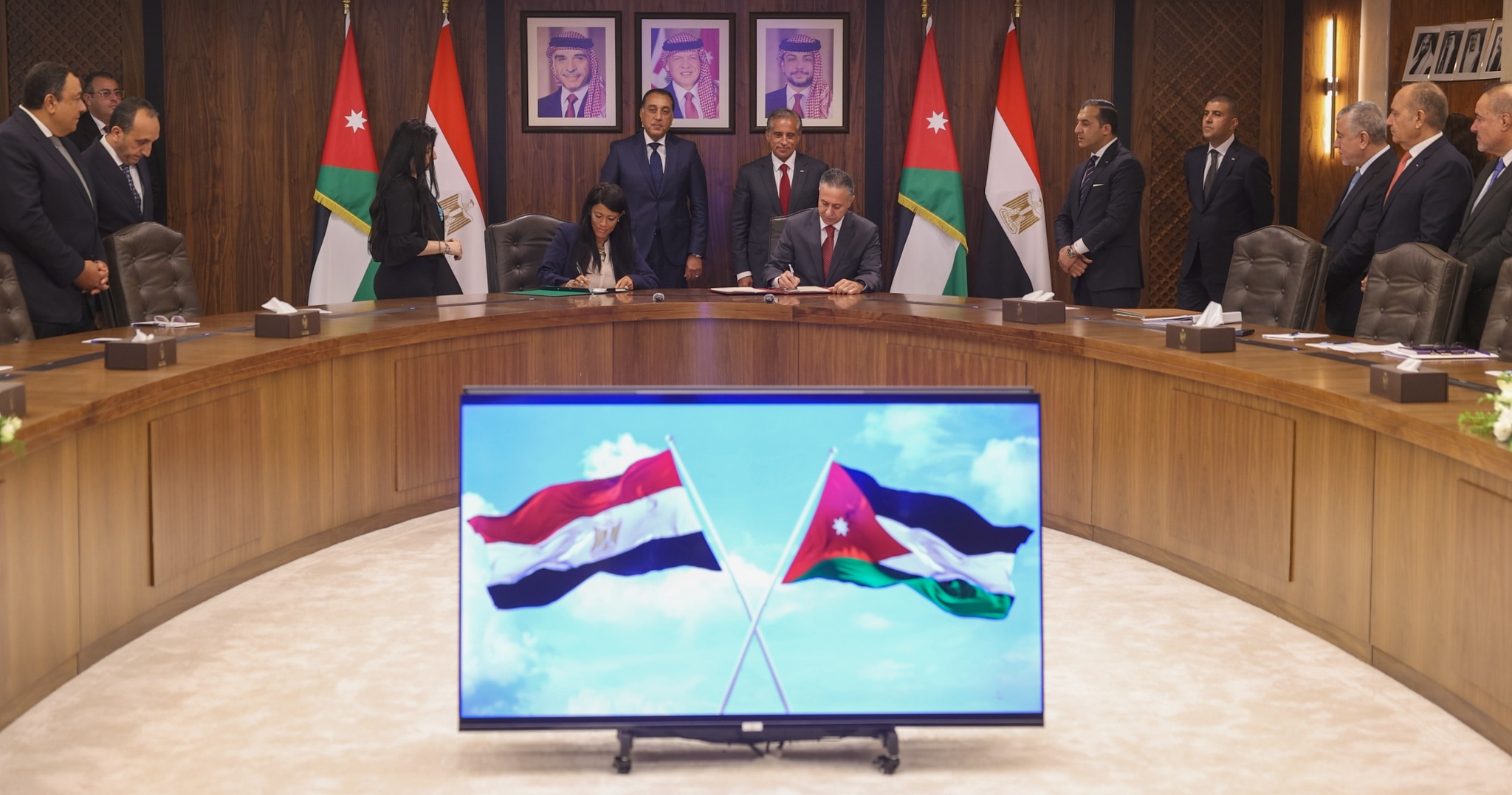 Madar Al-Saa Images 0.7318857767195922