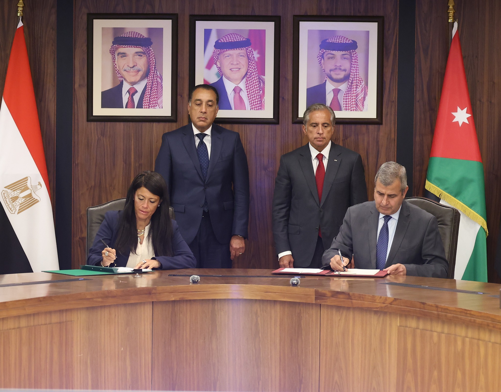 Madar Al-Saa Images 0.46963260709491095