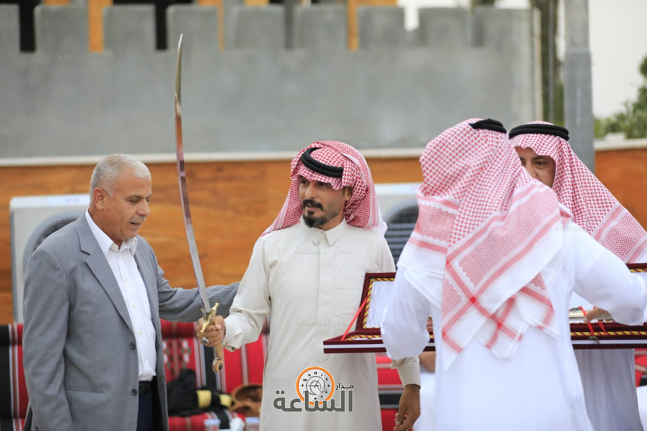 Madar Al-Saa Images 0.7703769219341562