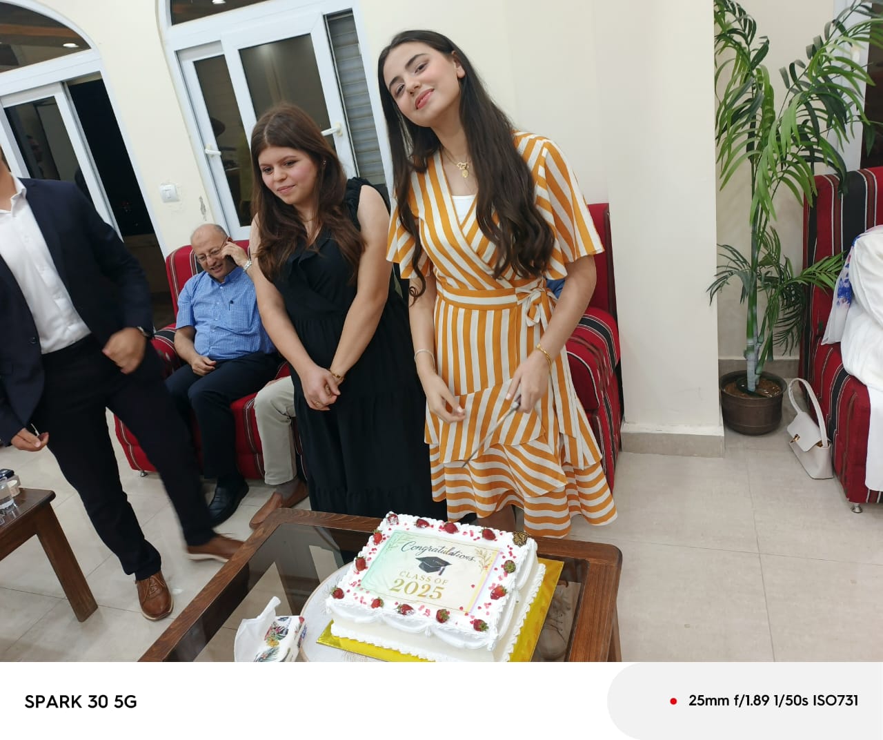 Madar Al-Saa Images 0.9391112319691203