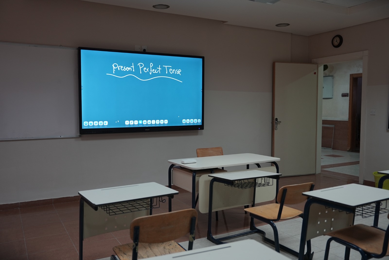 Madar Al-Saa Images 0.3088171617005401