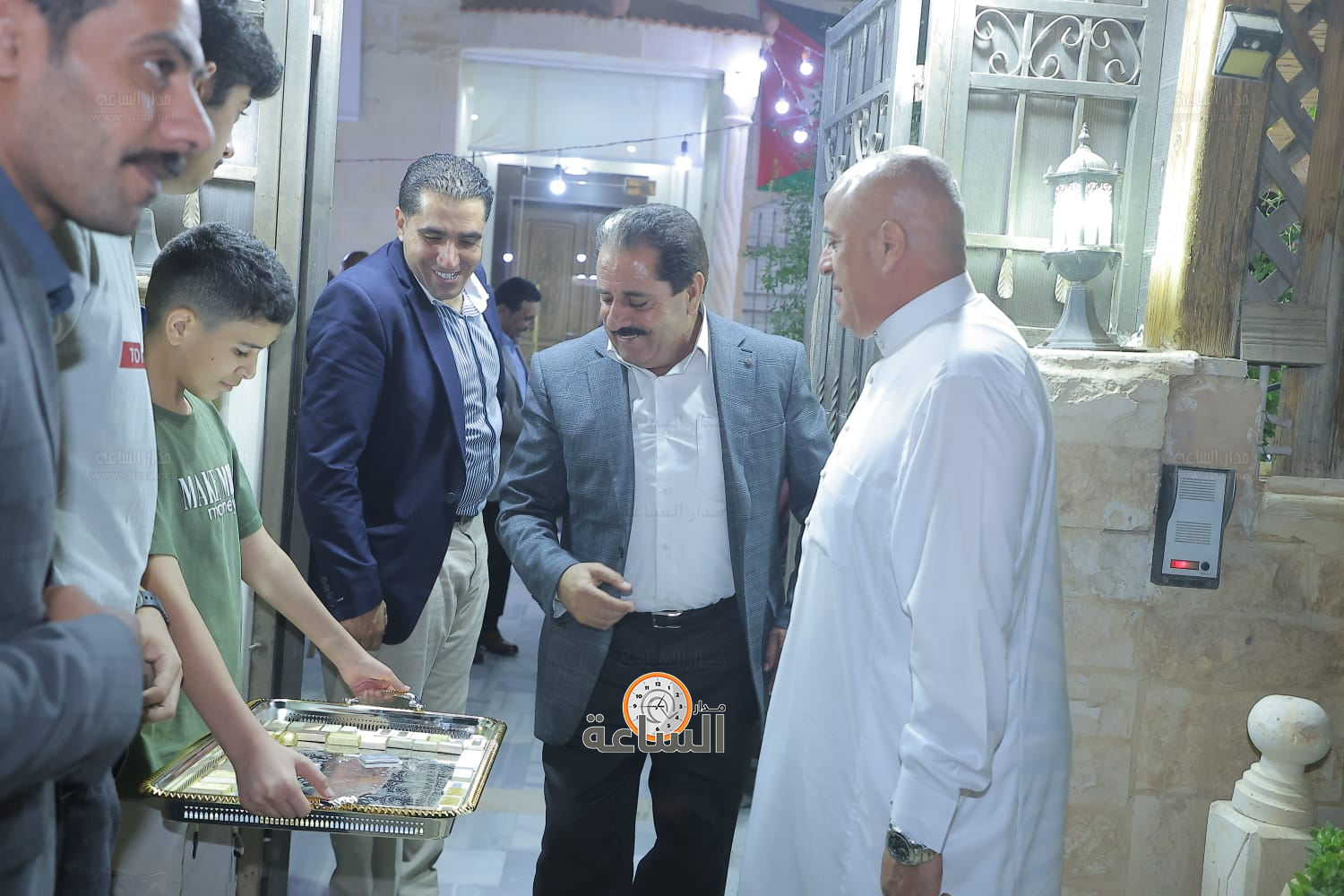 Madar Al-Saa Images 0.02354123831772348