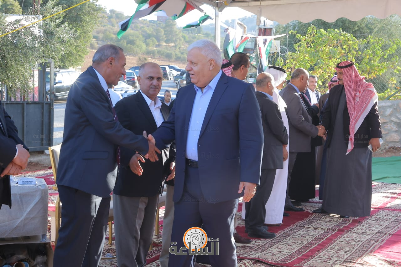 Madar Al-Saa Images 0.16052080816460168