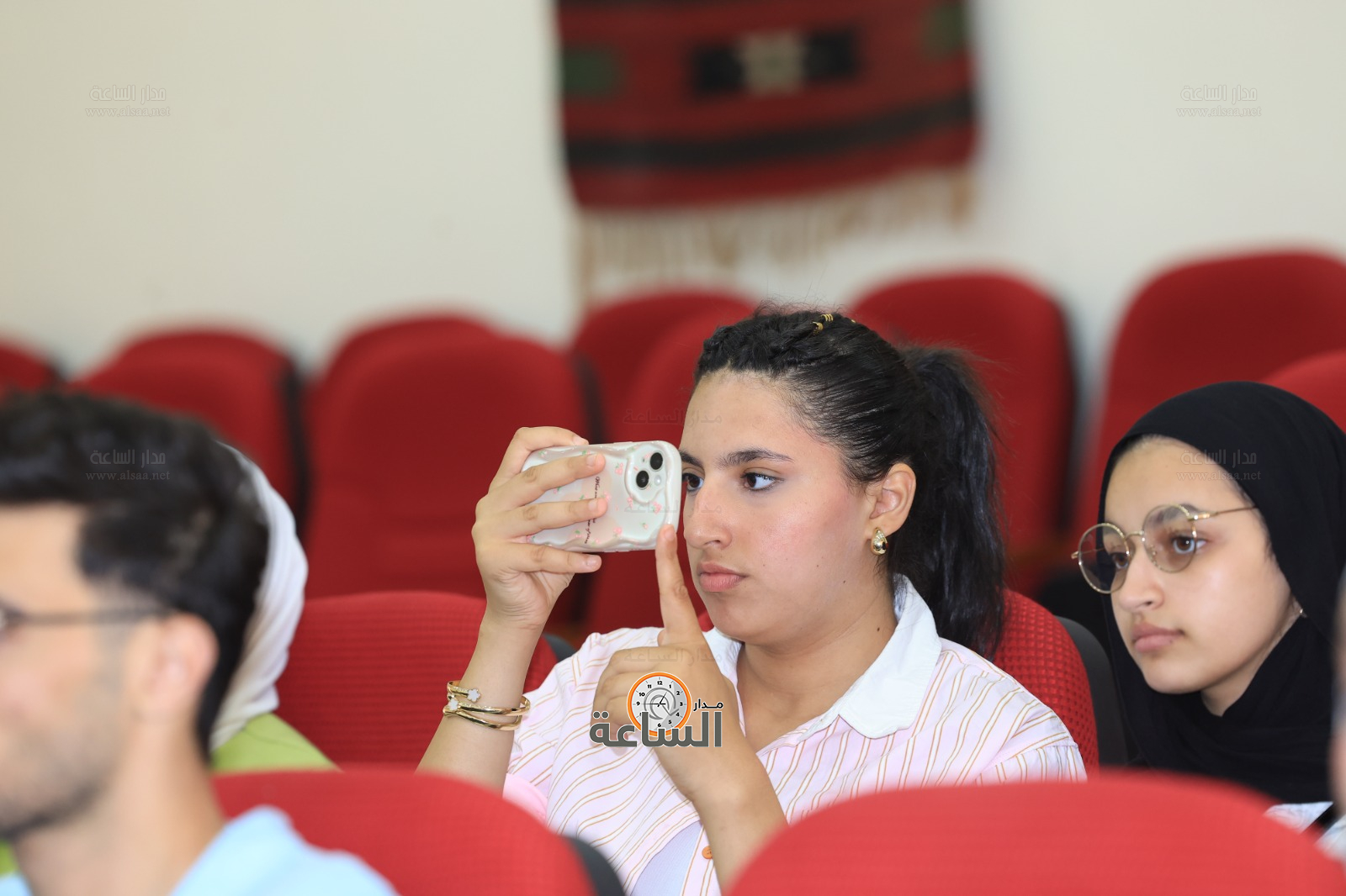 Madar Al-Saa Images 0.41032606262695026