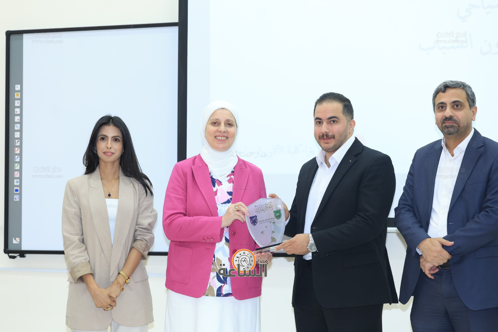 Madar Al-Saa Images 0.7121906630545364