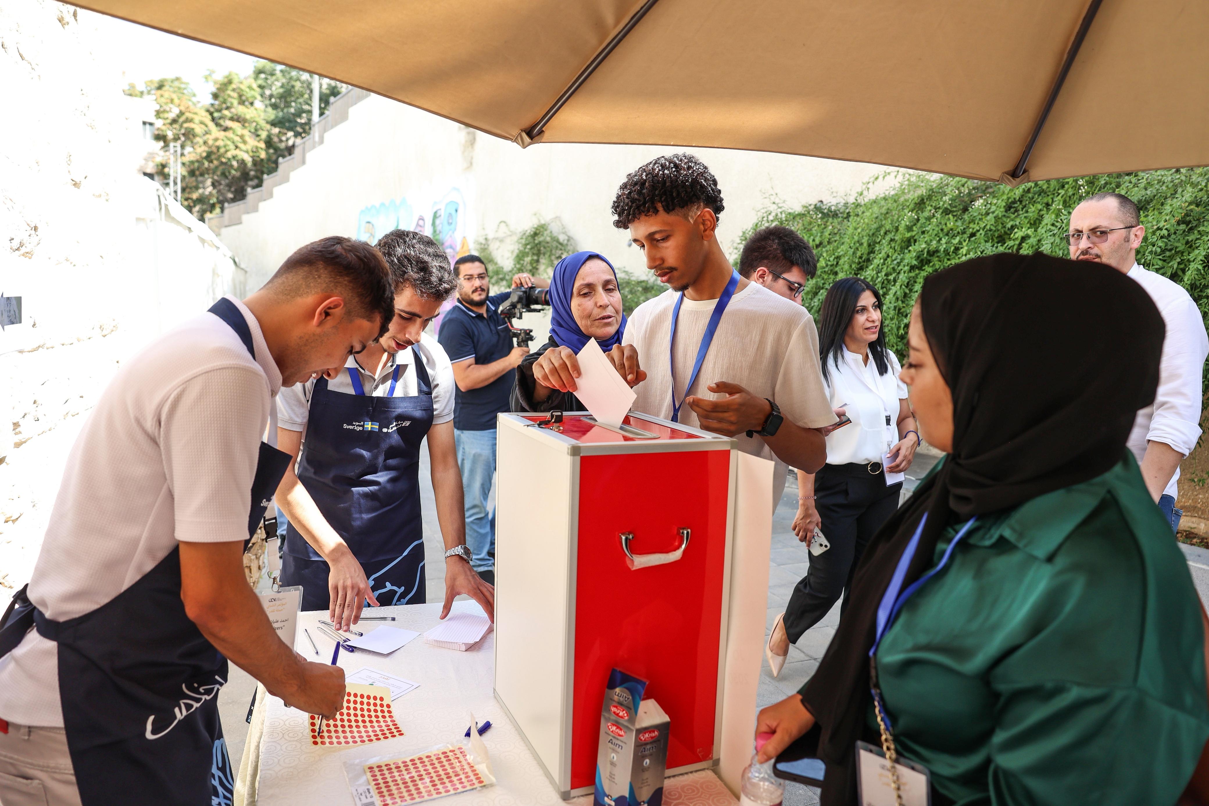 Madar Al-Saa Images 0.02784983895092885