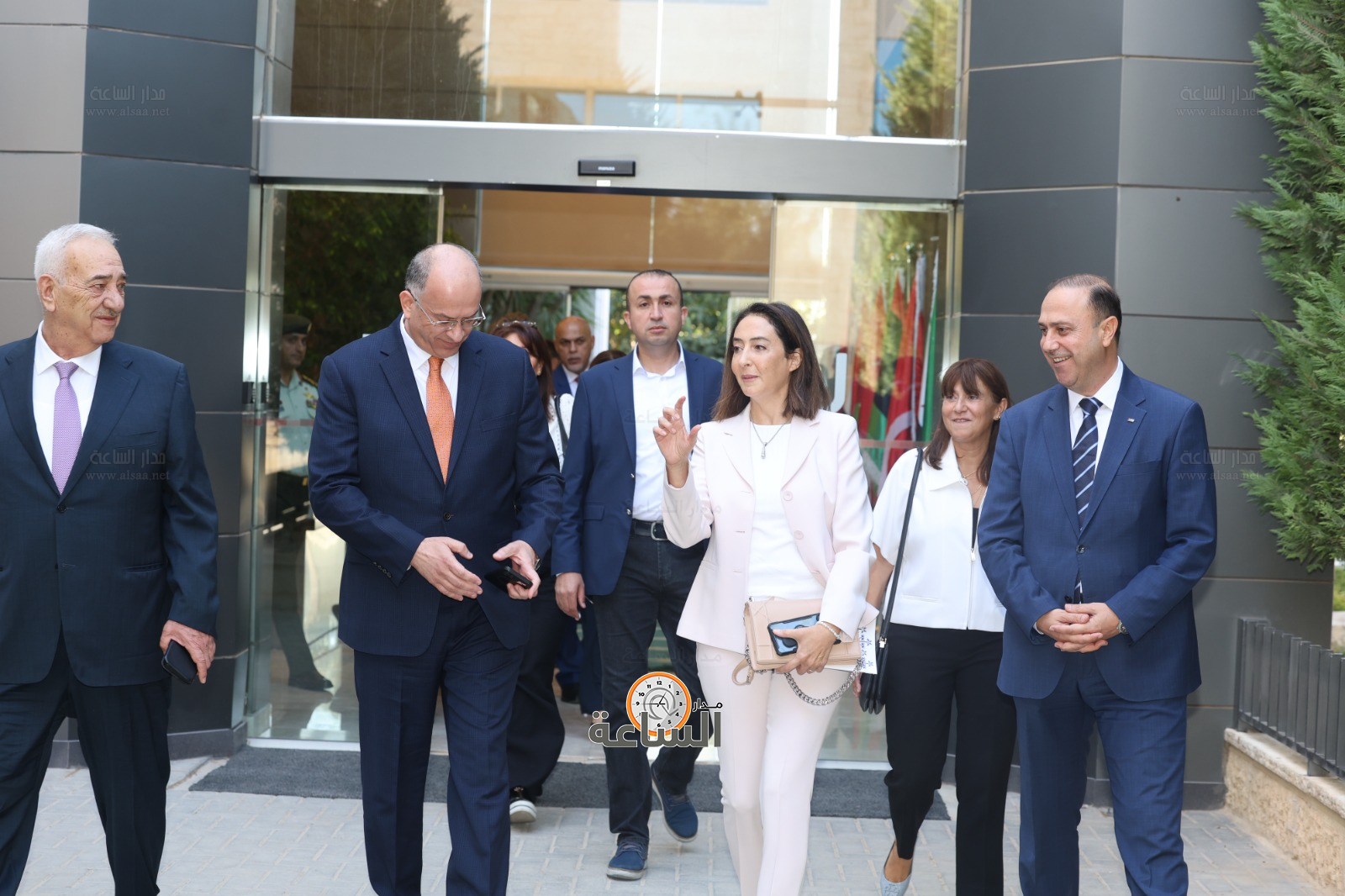 Madar Al-Saa Images 0.4002026739712281