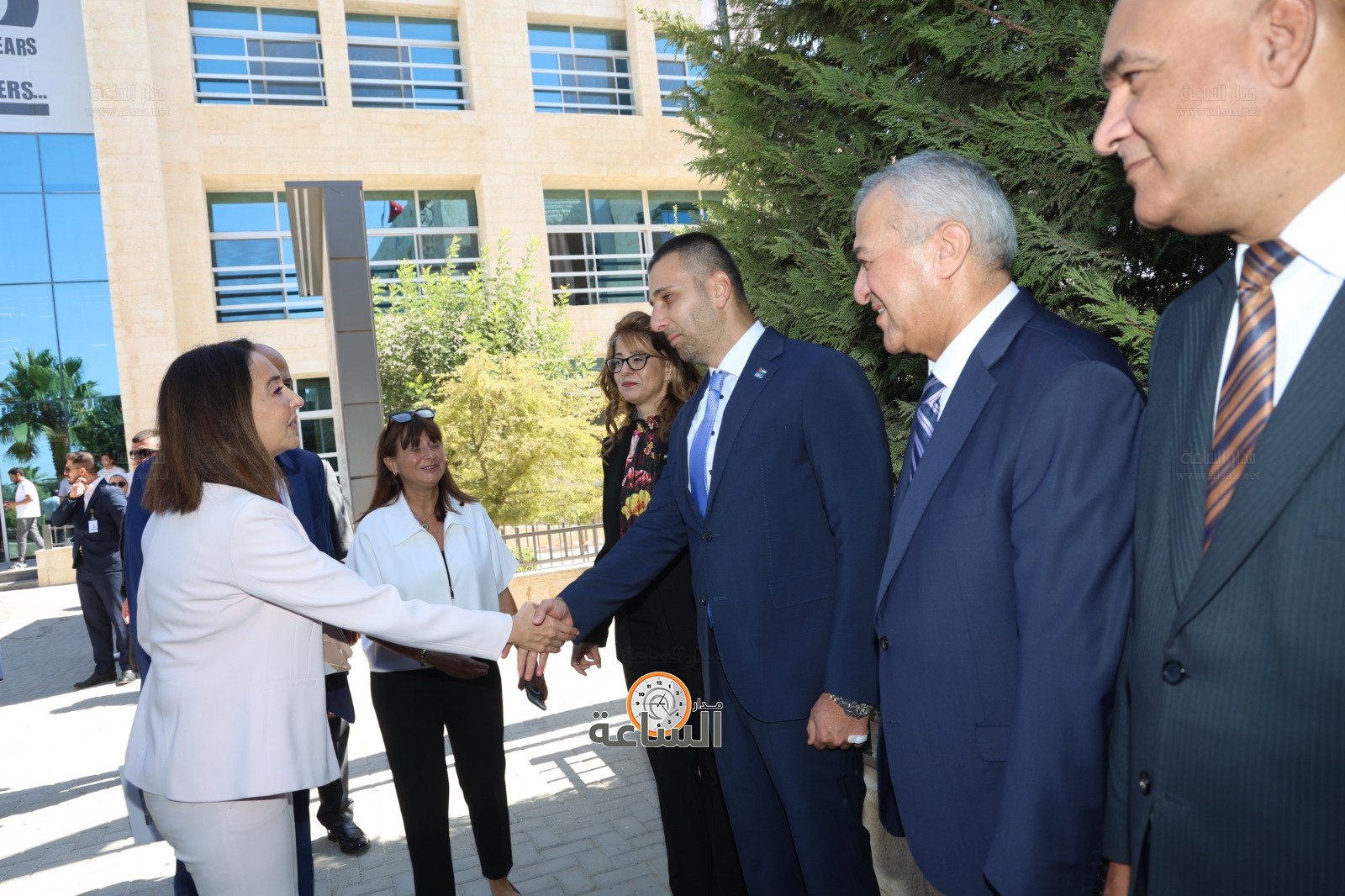 Madar Al-Saa Images 0.6394654245888104