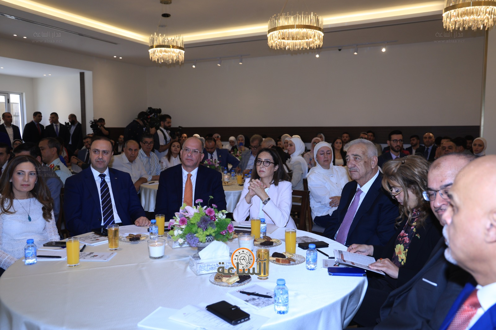 Madar Al-Saa Images 0.964362103773291