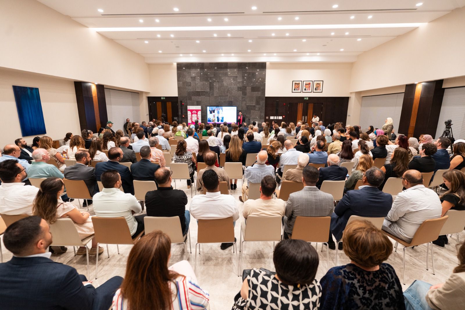 Madar Al-Saa Images 0.6092015059194738