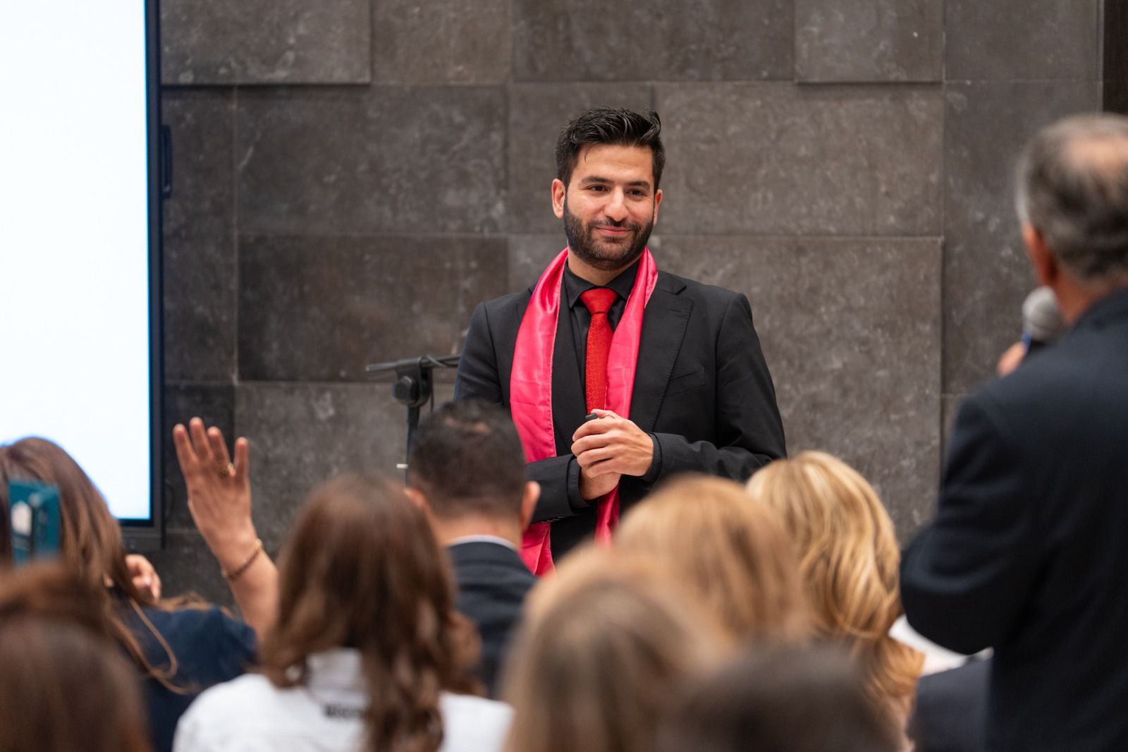 Madar Al-Saa Images 0.2602092171701891