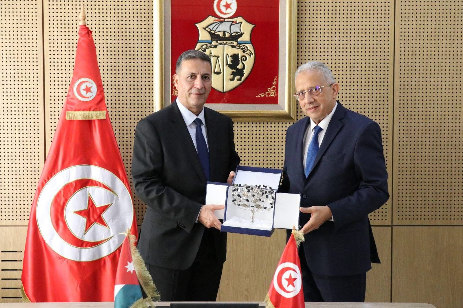 Madar Al-Saa Images 0.08859450725275975