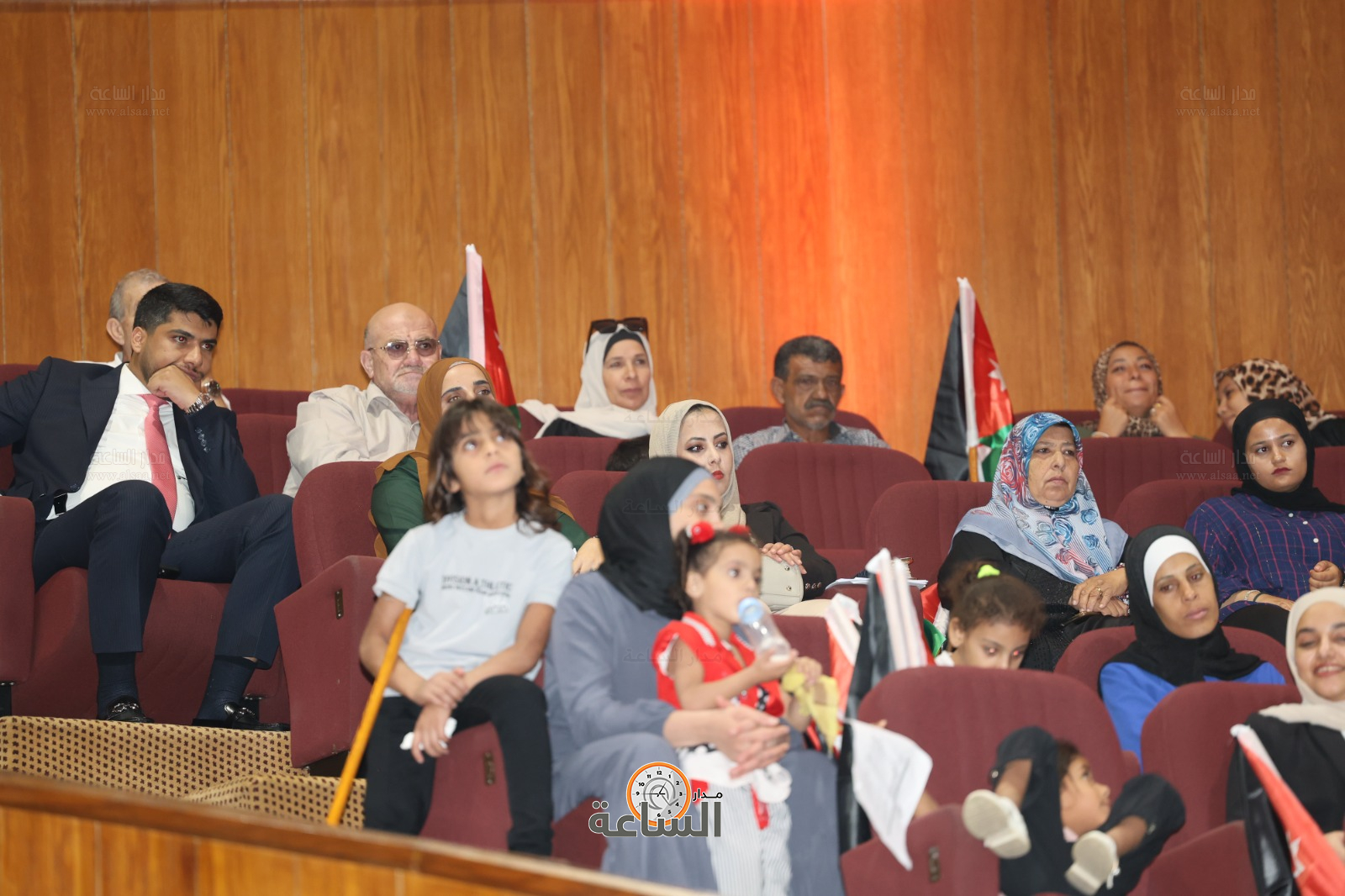 Madar Al-Saa Images 0.8869662178747534