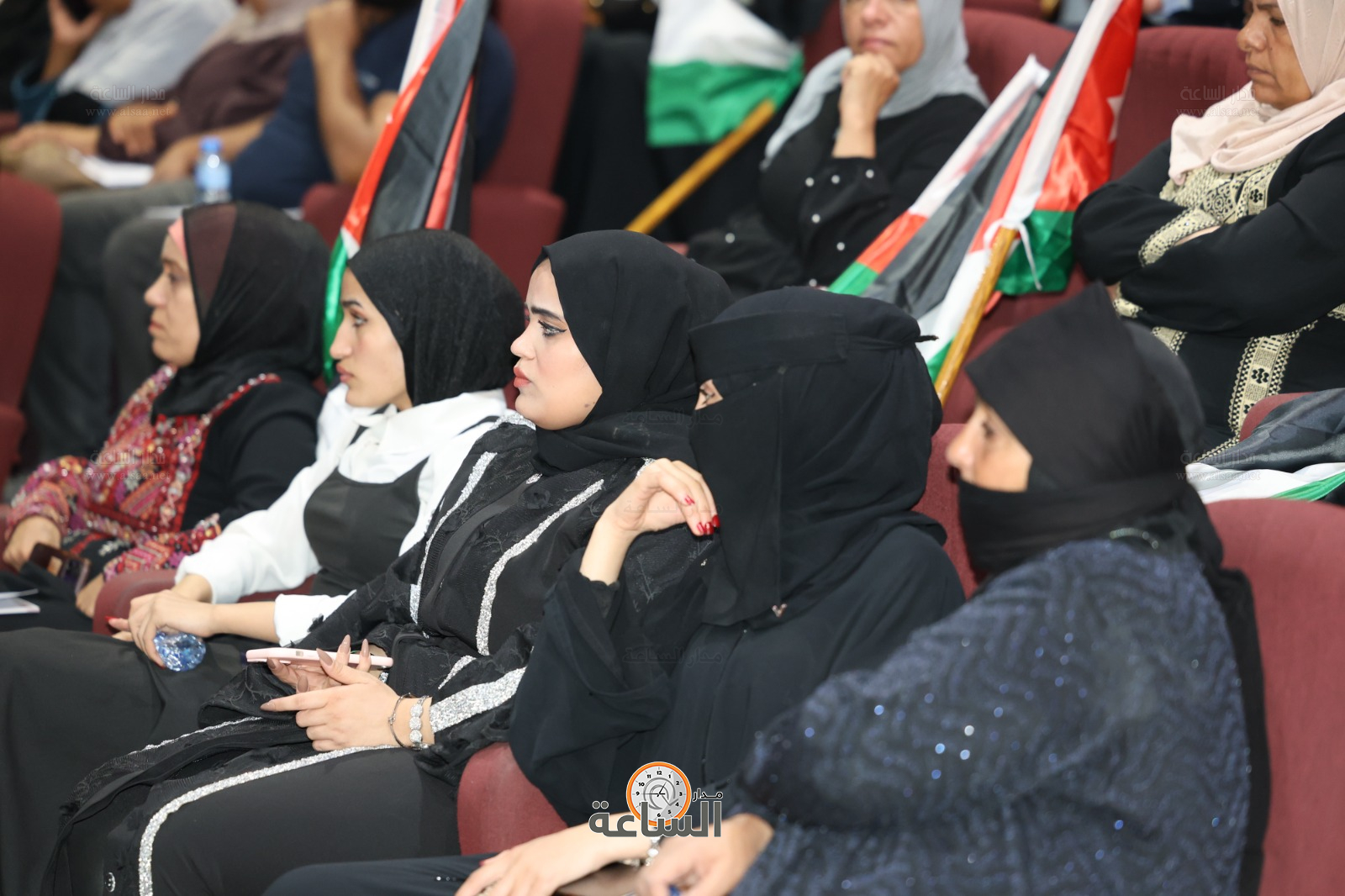 Madar Al-Saa Images 0.39344106364565523