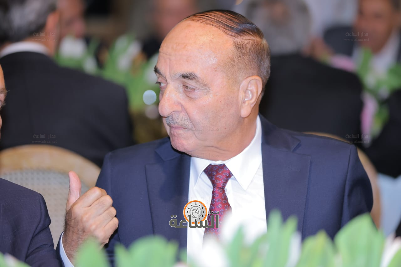 Madar Al-Saa Images 0.3842039621264326