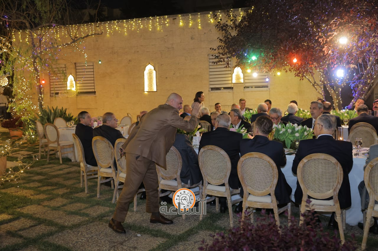 Madar Al-Saa Images 0.452065824080614