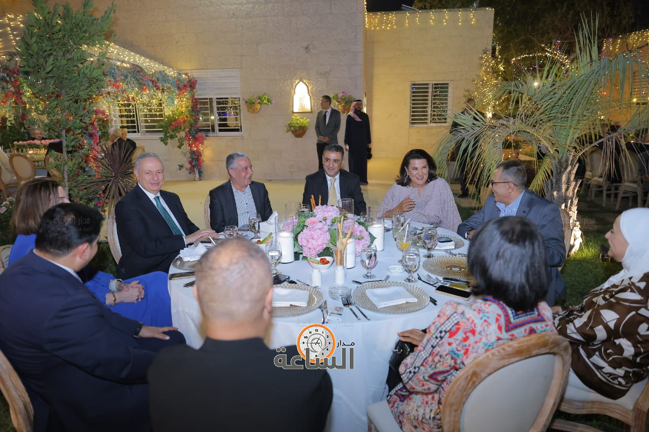 Madar Al-Saa Images 0.43874429229733136