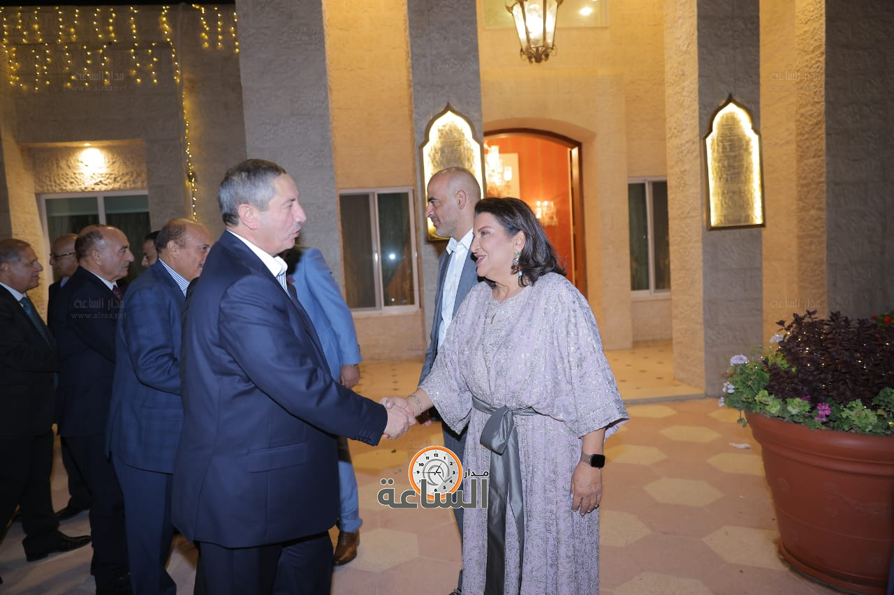 Madar Al-Saa Images 0.3023551188500423