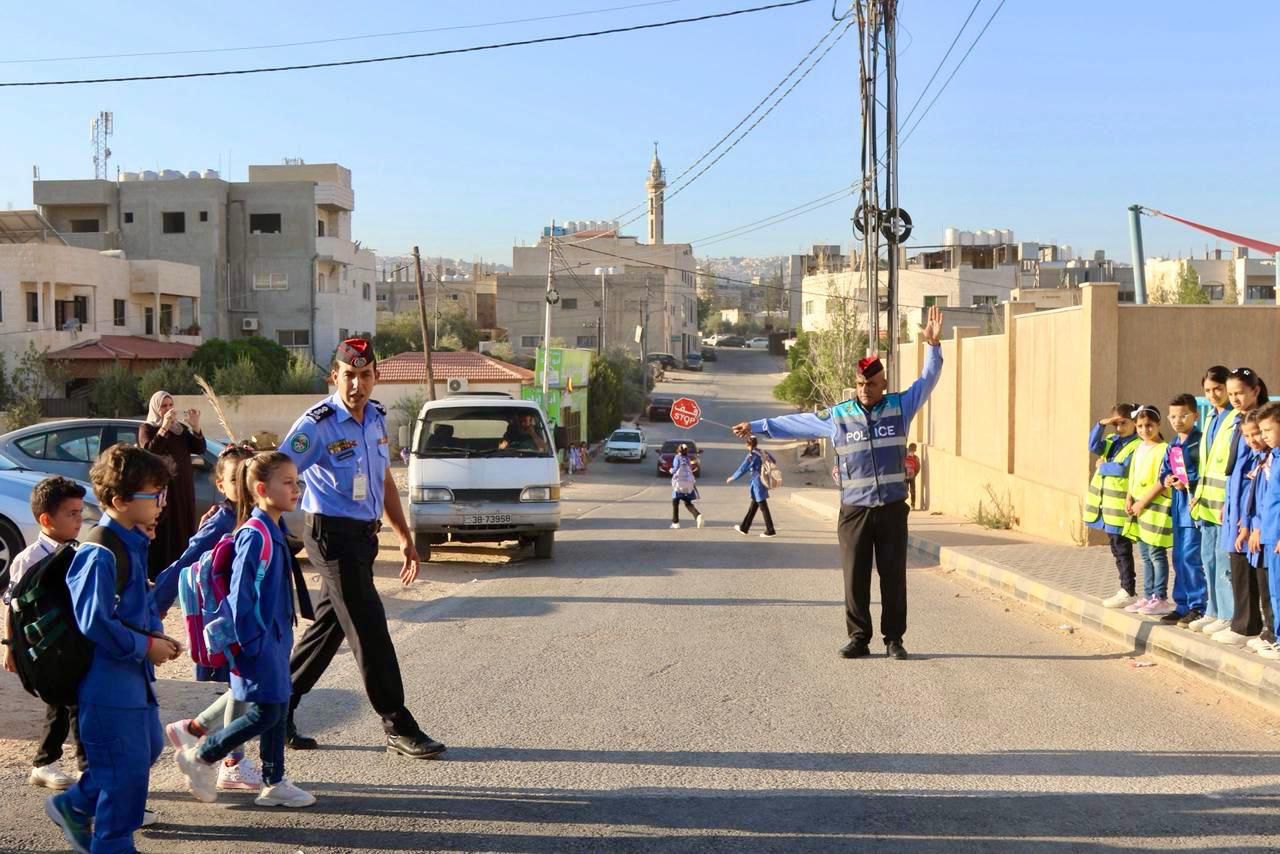 Madar Al-Saa Images 0.3572494353343546