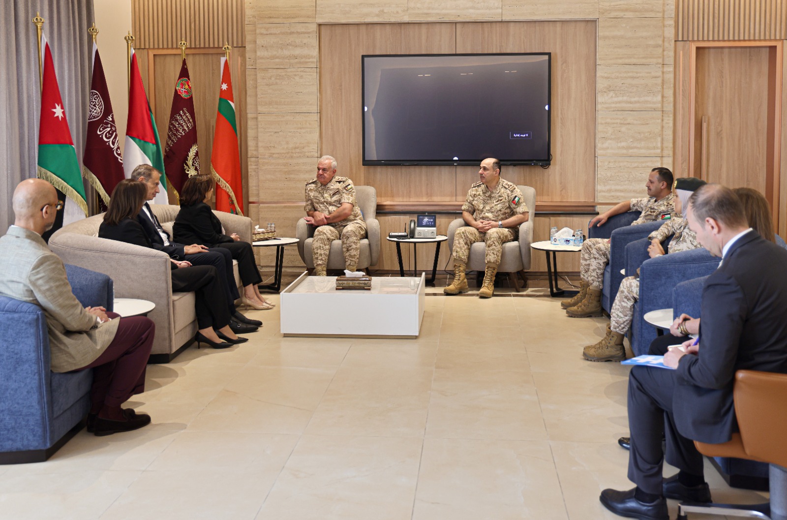 Madar Al-Saa Images 0.7377777759869913