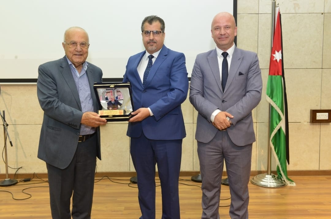 Madar Al-Saa Images 0.9542533428662473