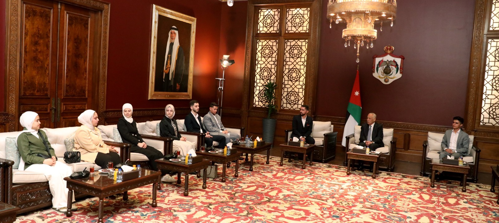 Madar Al-Saa Images 0.42561718618334177