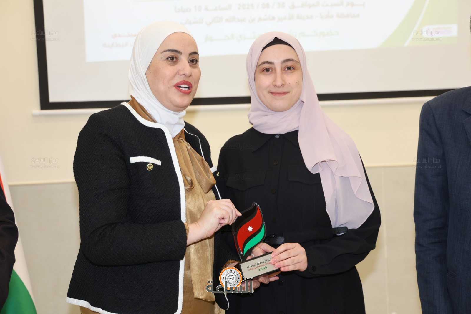 Madar Al-Saa Images 0.9605568677455705