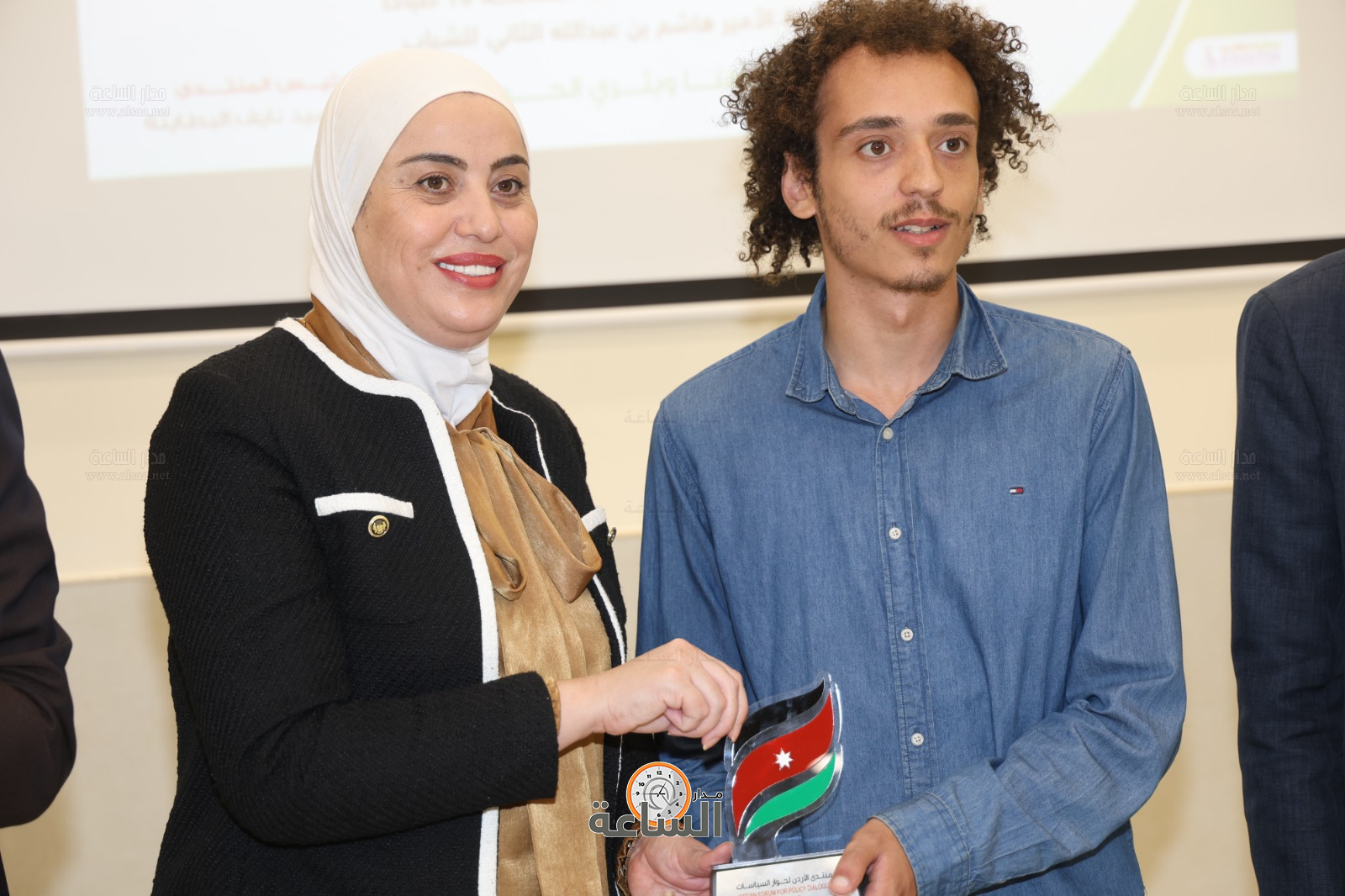 Madar Al-Saa Images 0.6422180477348122