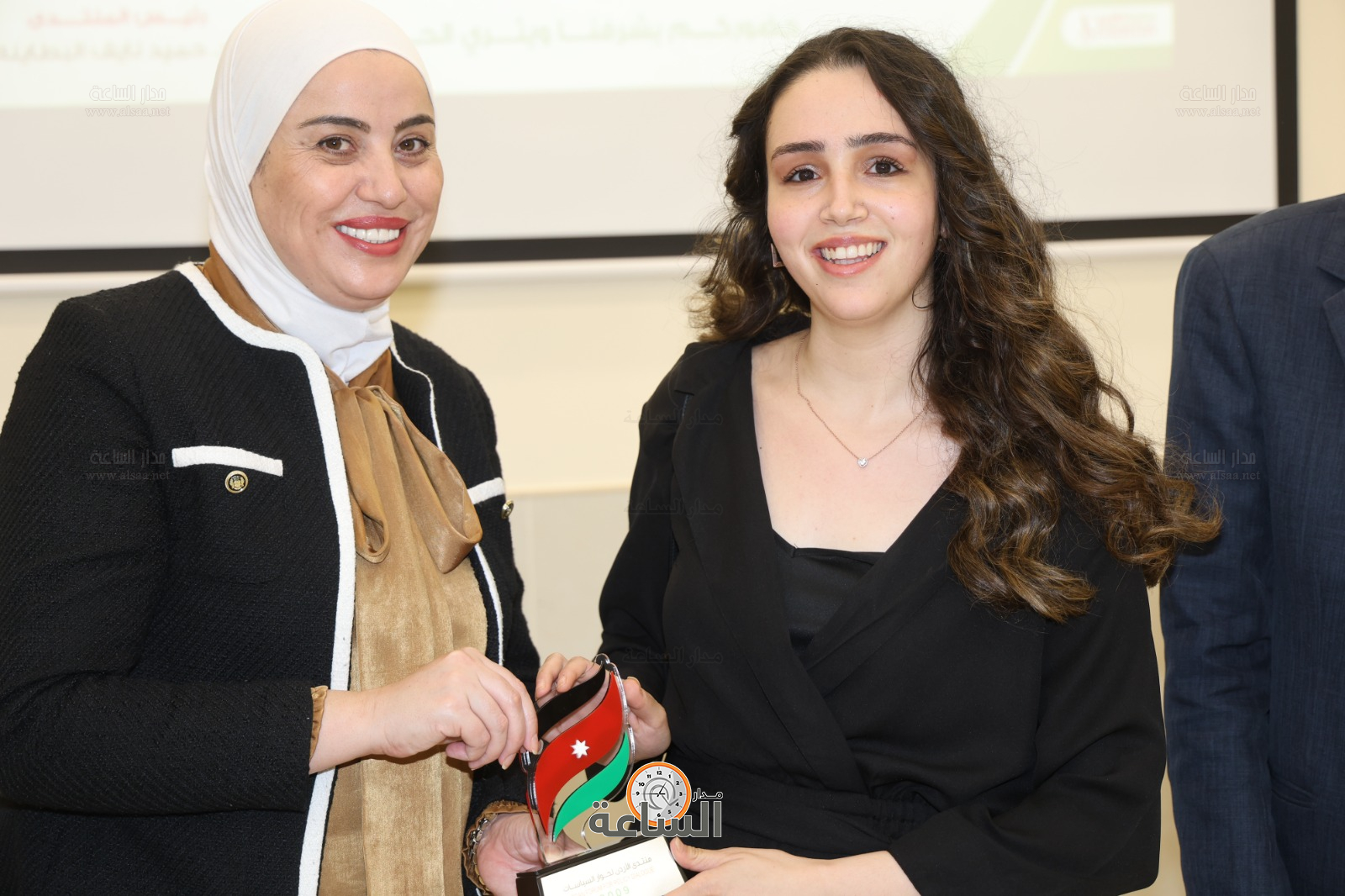 Madar Al-Saa Images 0.5047246552784767