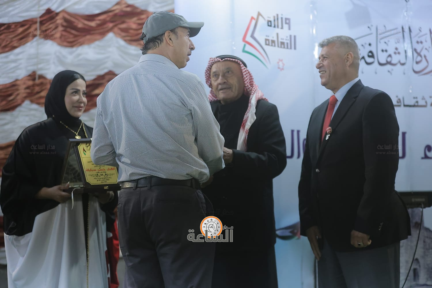 Madar Al-Saa Images 0.053531517481736124